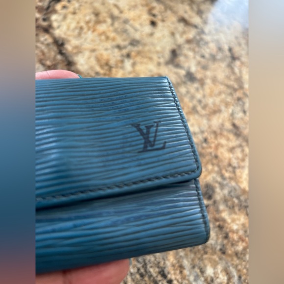 LV Key 🔑 Holder - Picture 1 of 9
